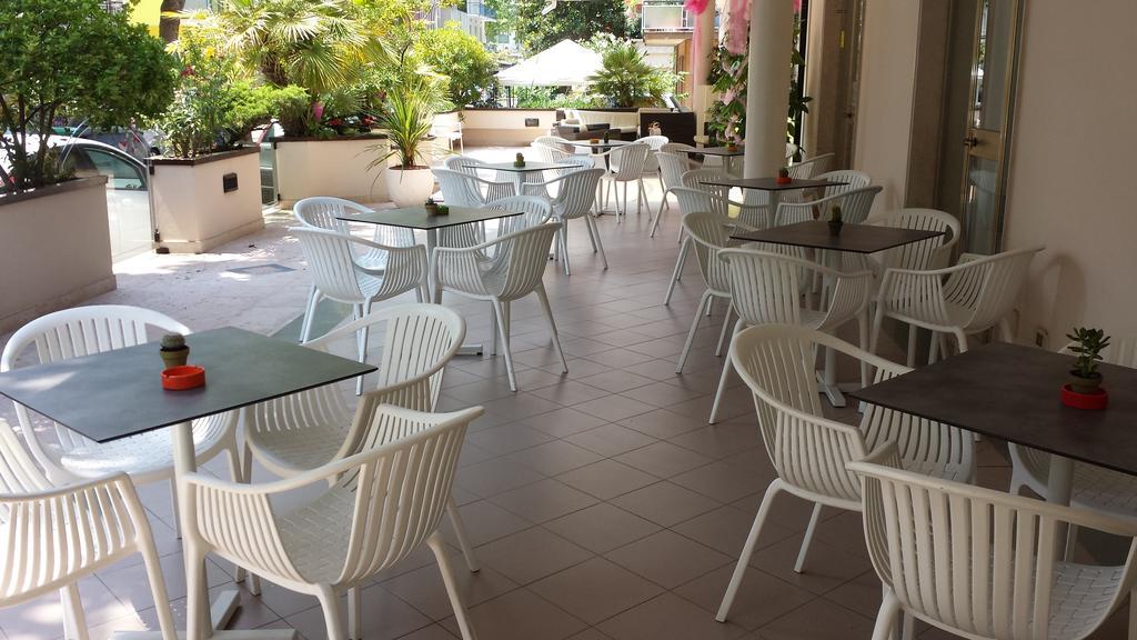 Hotel Montecarlo Rimini Exteriör bild